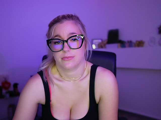 leokitty's BongaCams show and profile