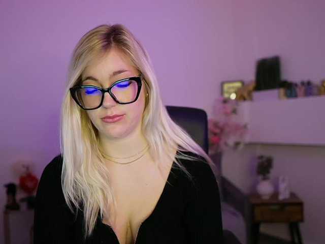 leokitty's BongaCams show and profile