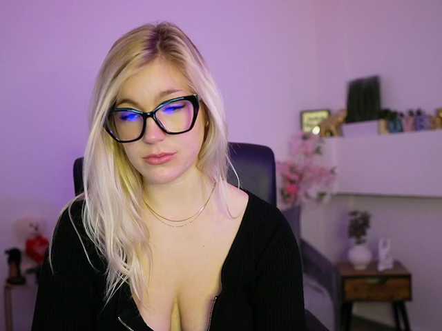 leokitty's BongaCams show and profile