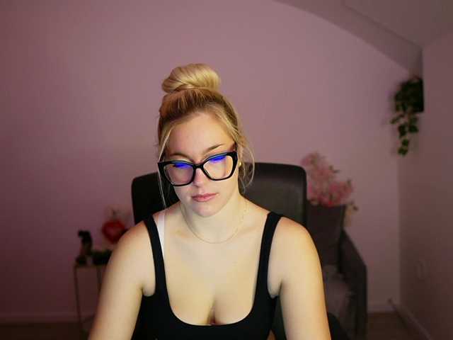 leokitty's BongaCams show and profile