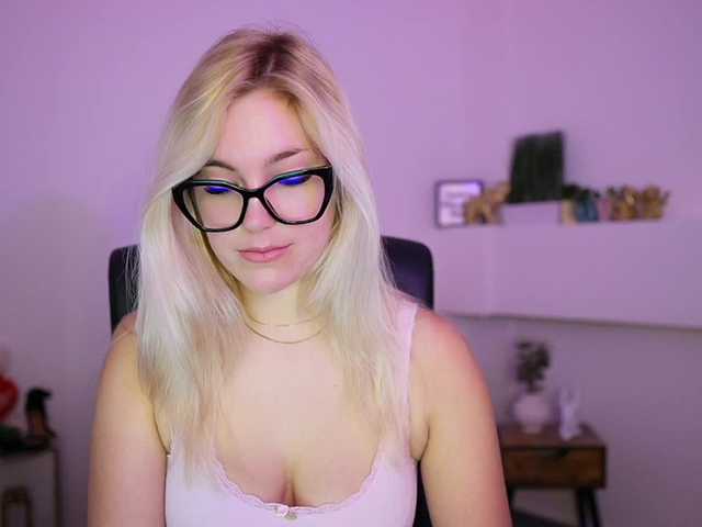 leokitty's BongaCams show and profile