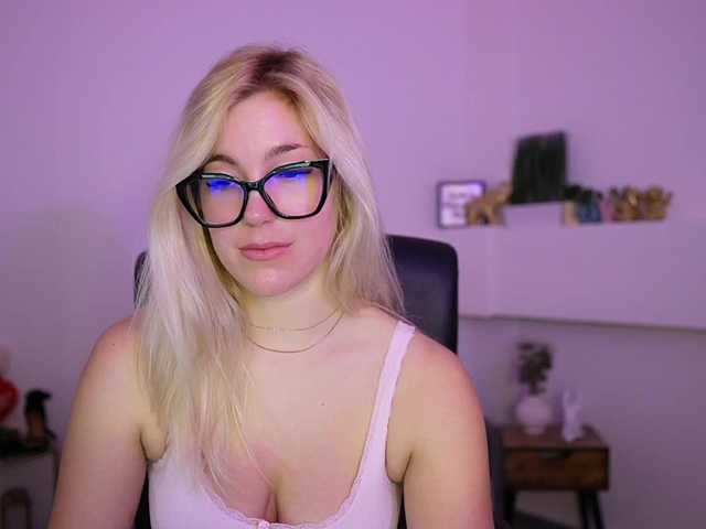 leokitty's BongaCams show and profile