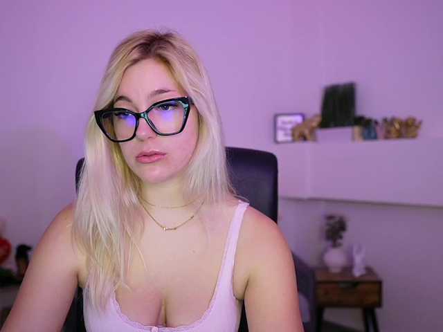 leokitty's BongaCams show and profile