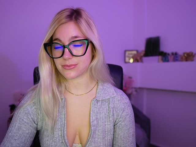 leokitty's BongaCams show and profile