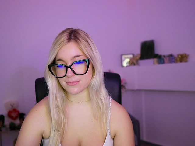 leokitty's BongaCams show and profile