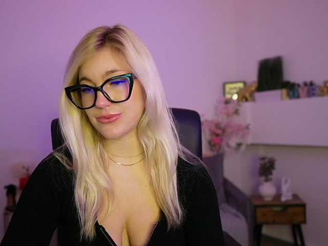 leokitty's BongaCams show and profile