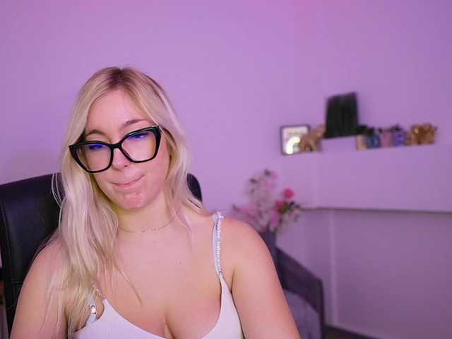leokitty's BongaCams show and profile