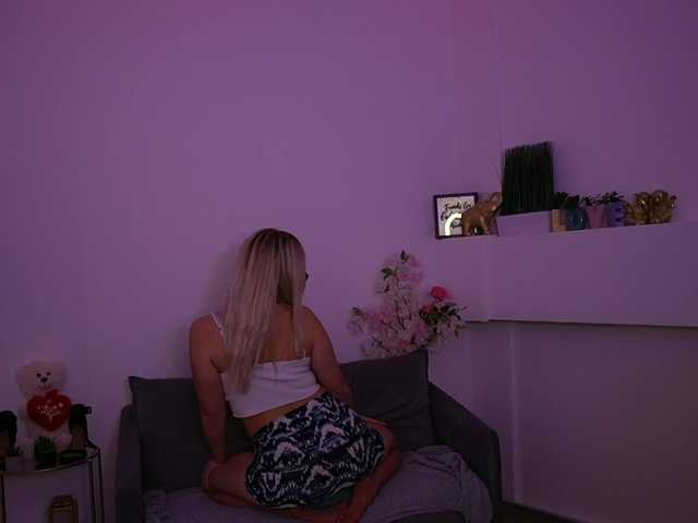 leokitty's BongaCams show and profile