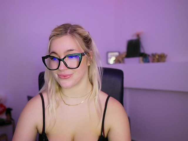 leokitty's BongaCams show and profile