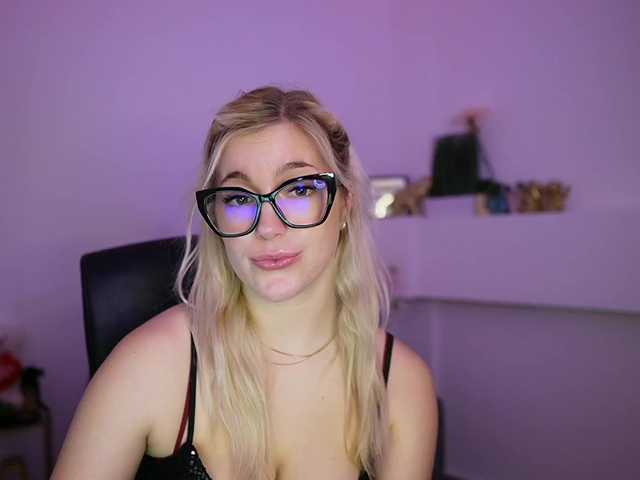 leokitty's BongaCams show and profile