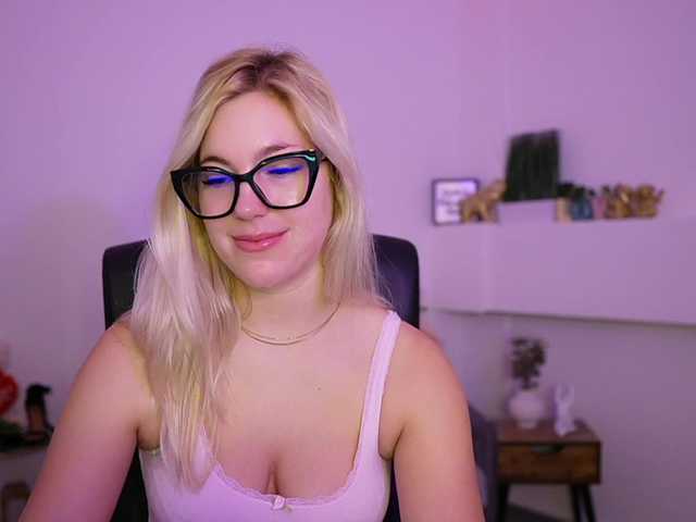 leokitty's BongaCams show and profile