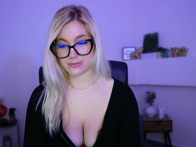 leokitty's BongaCams show and profile