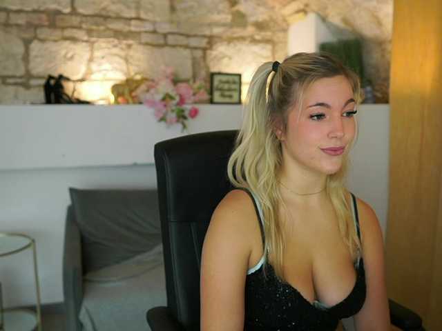 leokitty's BongaCams show and profile