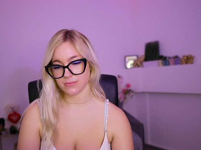 leokitty's BongaCams show and profile