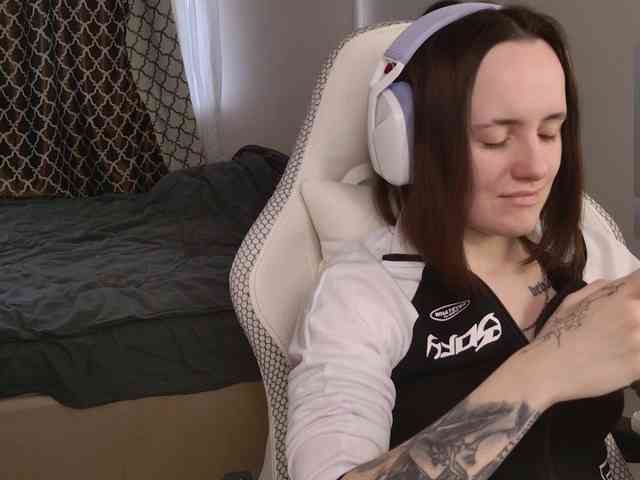 LunaL0ve webcam