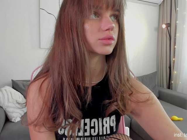 Naomimif's BongaCams show and profile