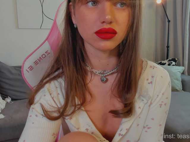 Naomimif's BongaCams show and profile