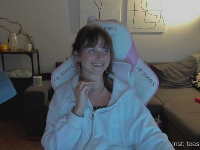 Naomimif's BongaCams show and profile