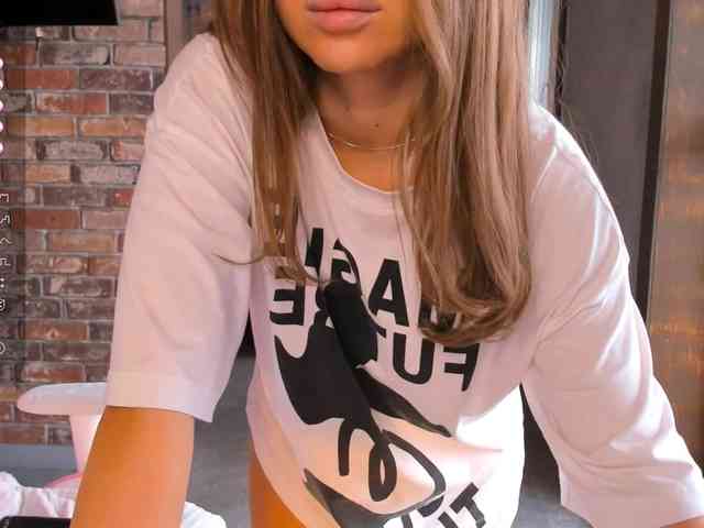 Naomimif webcam