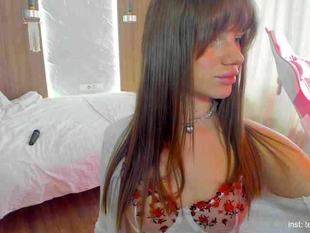 Naomimif webcam