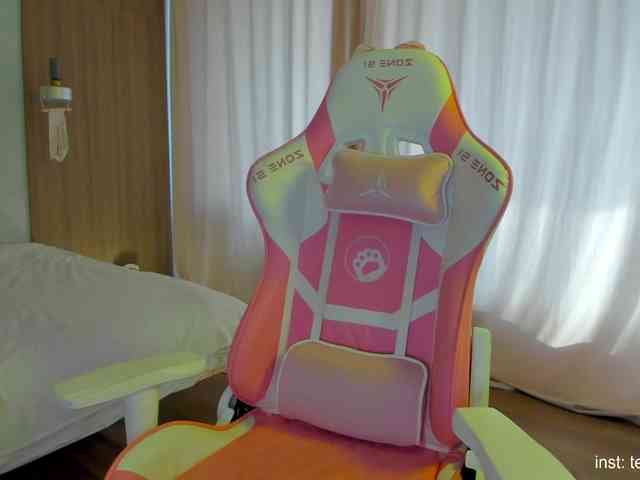 Naomimif webcam
