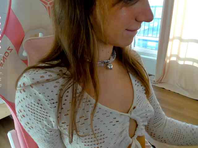 Naomimif webcam