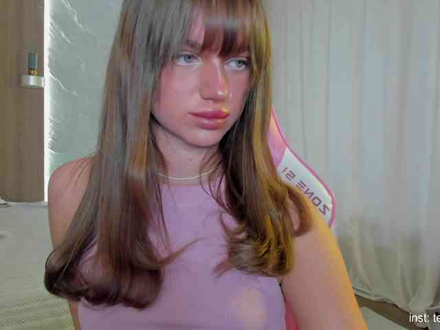 Naomimif Live Webcam on BongaCams