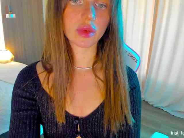 Naomimif webcam