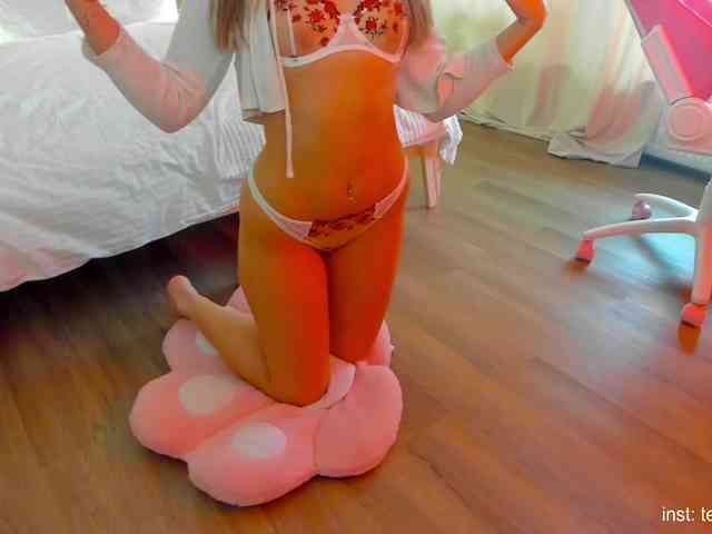 Naomimif webcam