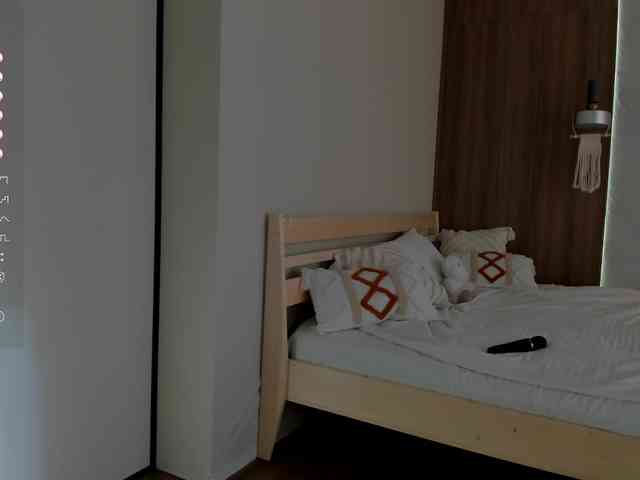 Naomimif webcam