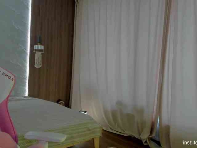 Naomimif Live Webcam on BongaCams