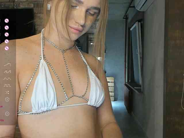 Naomimif webcam