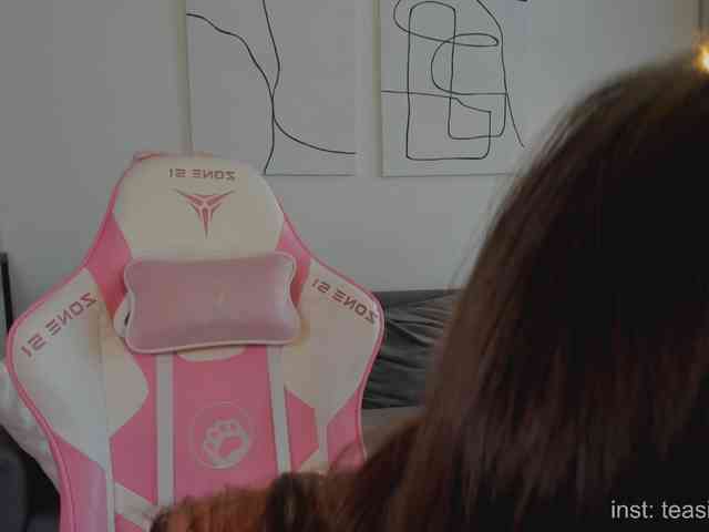 Naomimif webcam