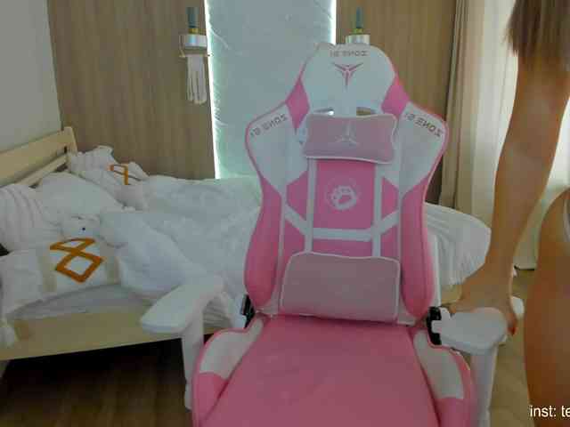 Naomimif webcam