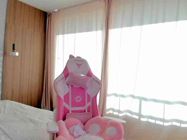 Naomimif webcam