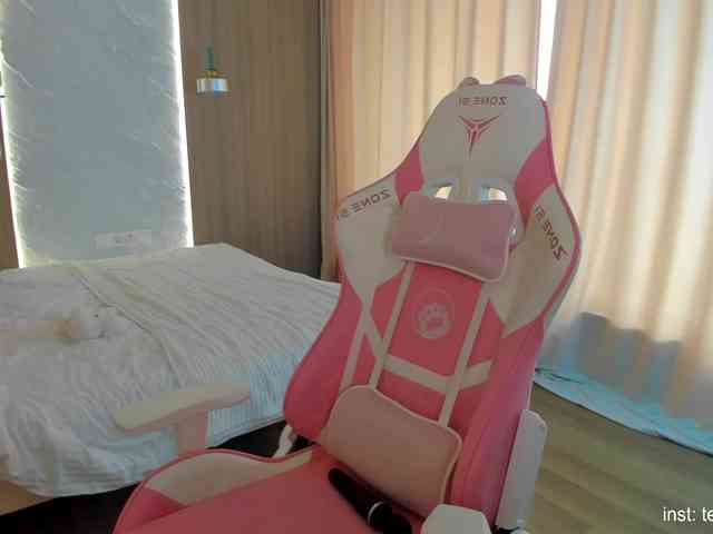 Naomimif webcam
