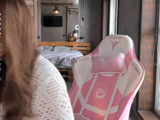 Naomimif webcam