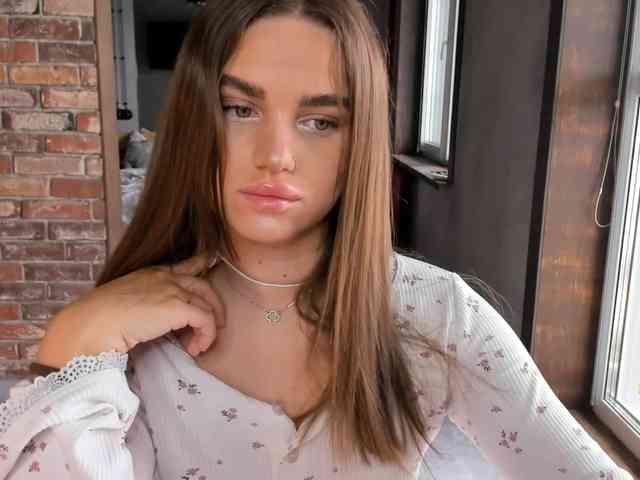Naomimif webcam