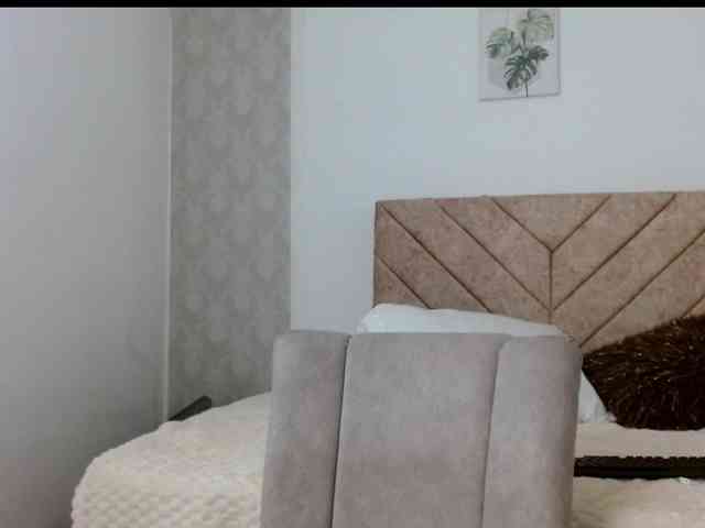 maggie-hills webcam
