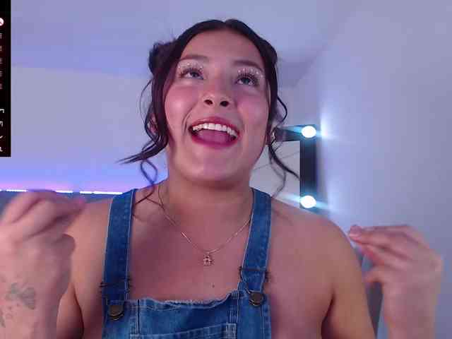 maggie-hills webcam