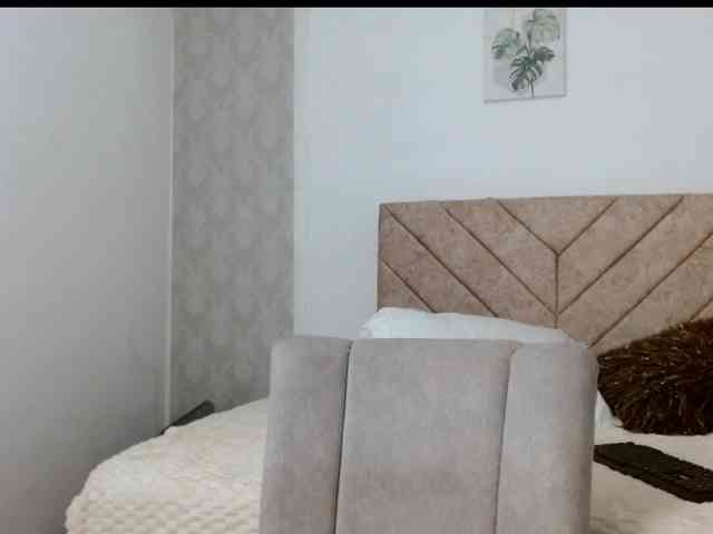 maggie-hills webcam