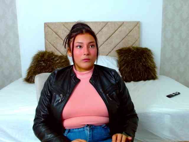 maggie-hills webcam
