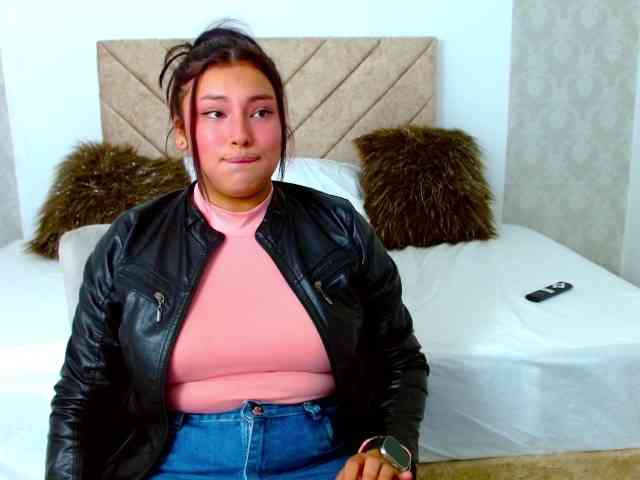 maggie-hills webcam