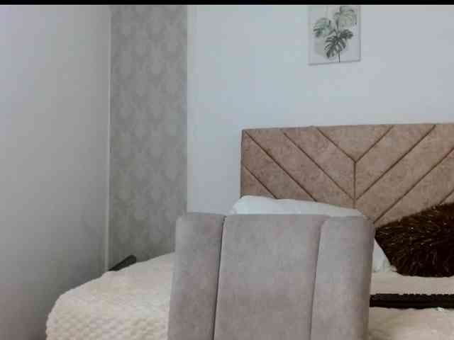 maggie-hills webcam