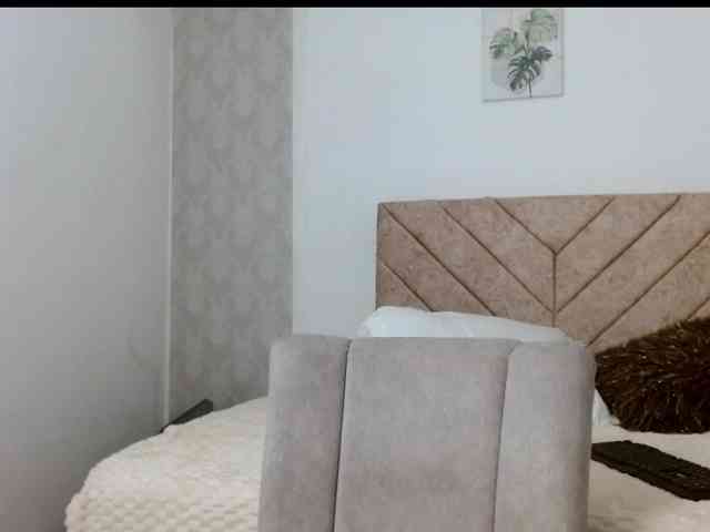 maggie-hills webcam