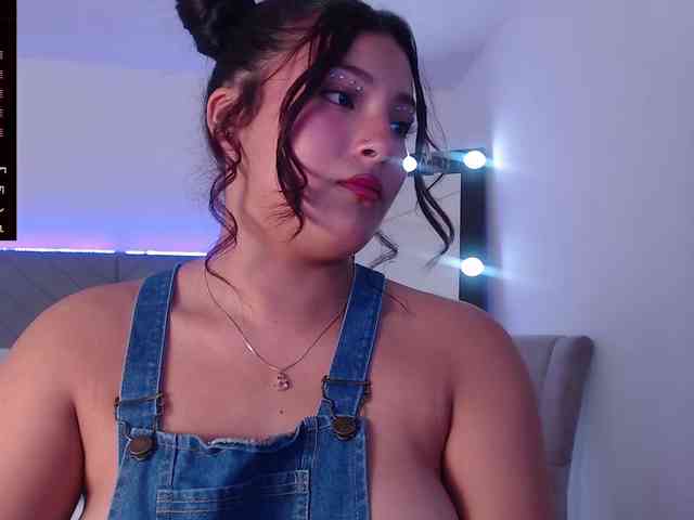 maggie-hills webcam