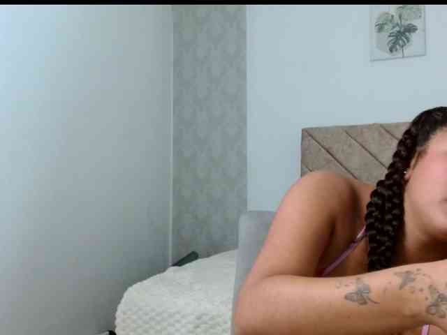 maggie-hills webcam