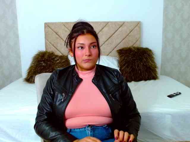 maggie-hills webcam