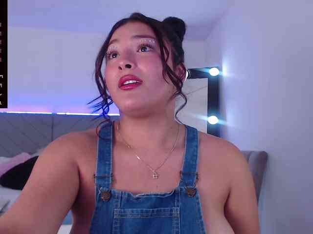 maggie-hills webcam