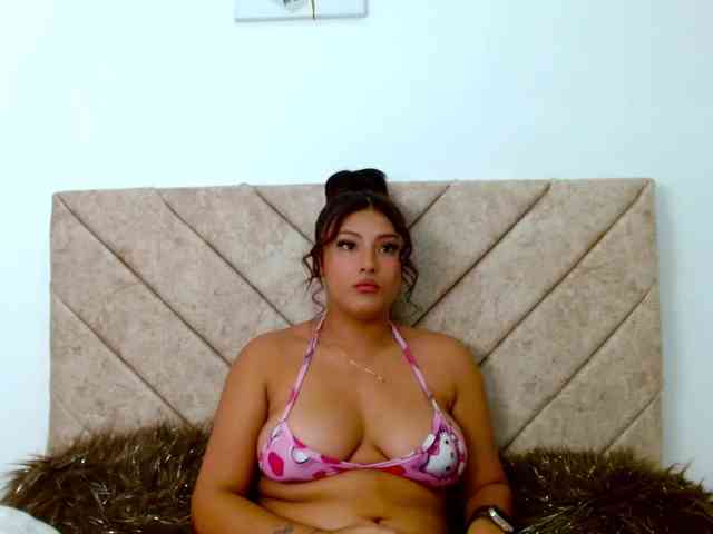 maggie-hills webcam